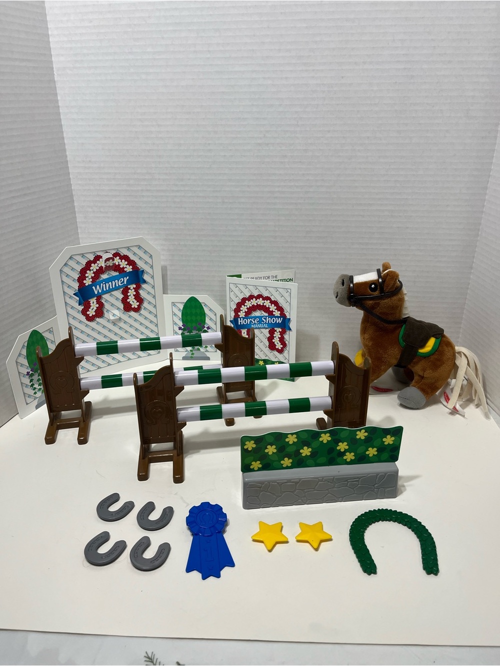 MELISSA & DOUG train and jump Horse show playset